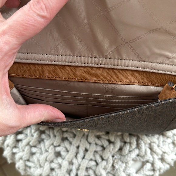 Michael Kors monogram handbag in brown and gold. - Picture 3 of 8